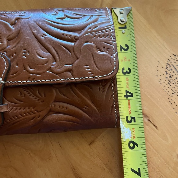 Patricia Nash tooled leather travel set w/ bag - Picture 6 of 11